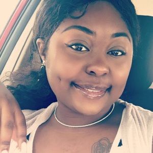 Meet your Posher, Dominique